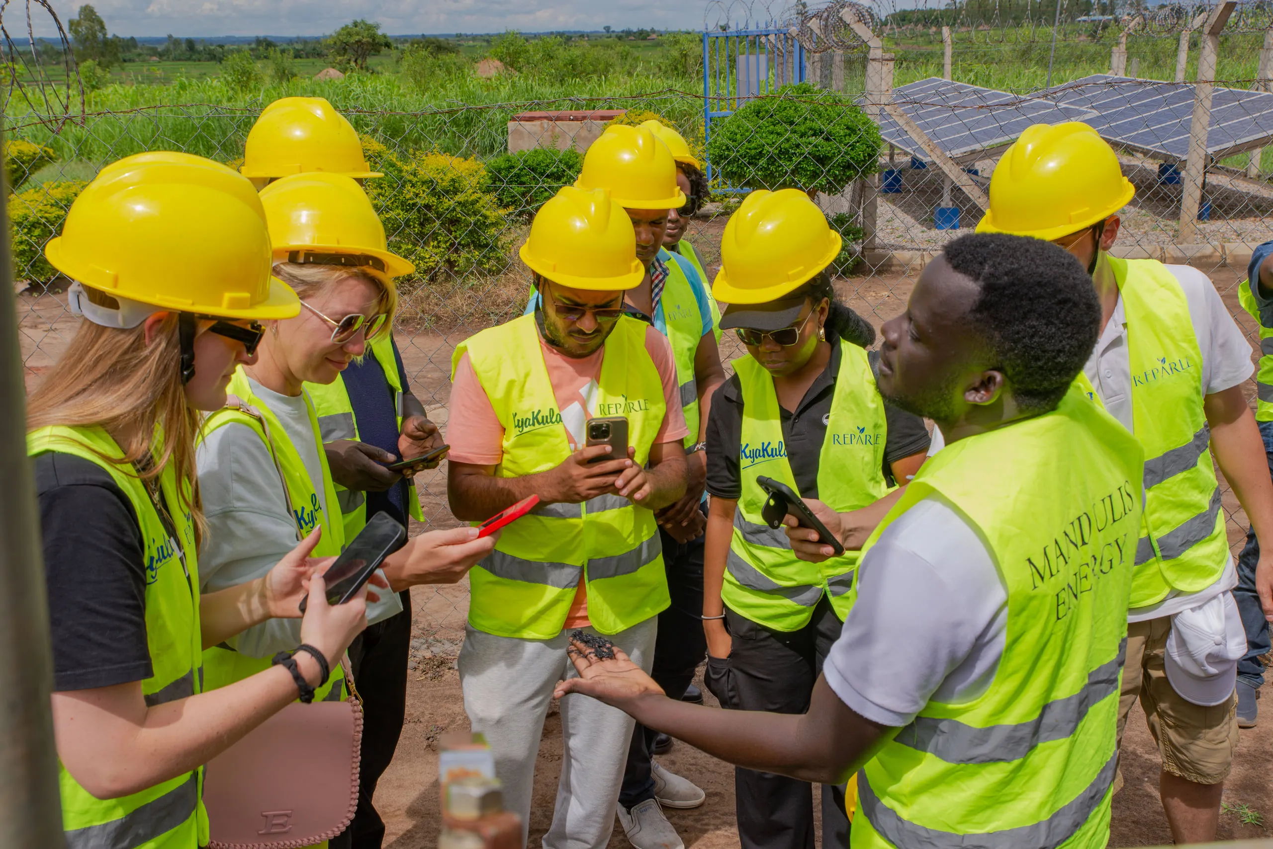 A site visit briefing at a Mandulis Energy project