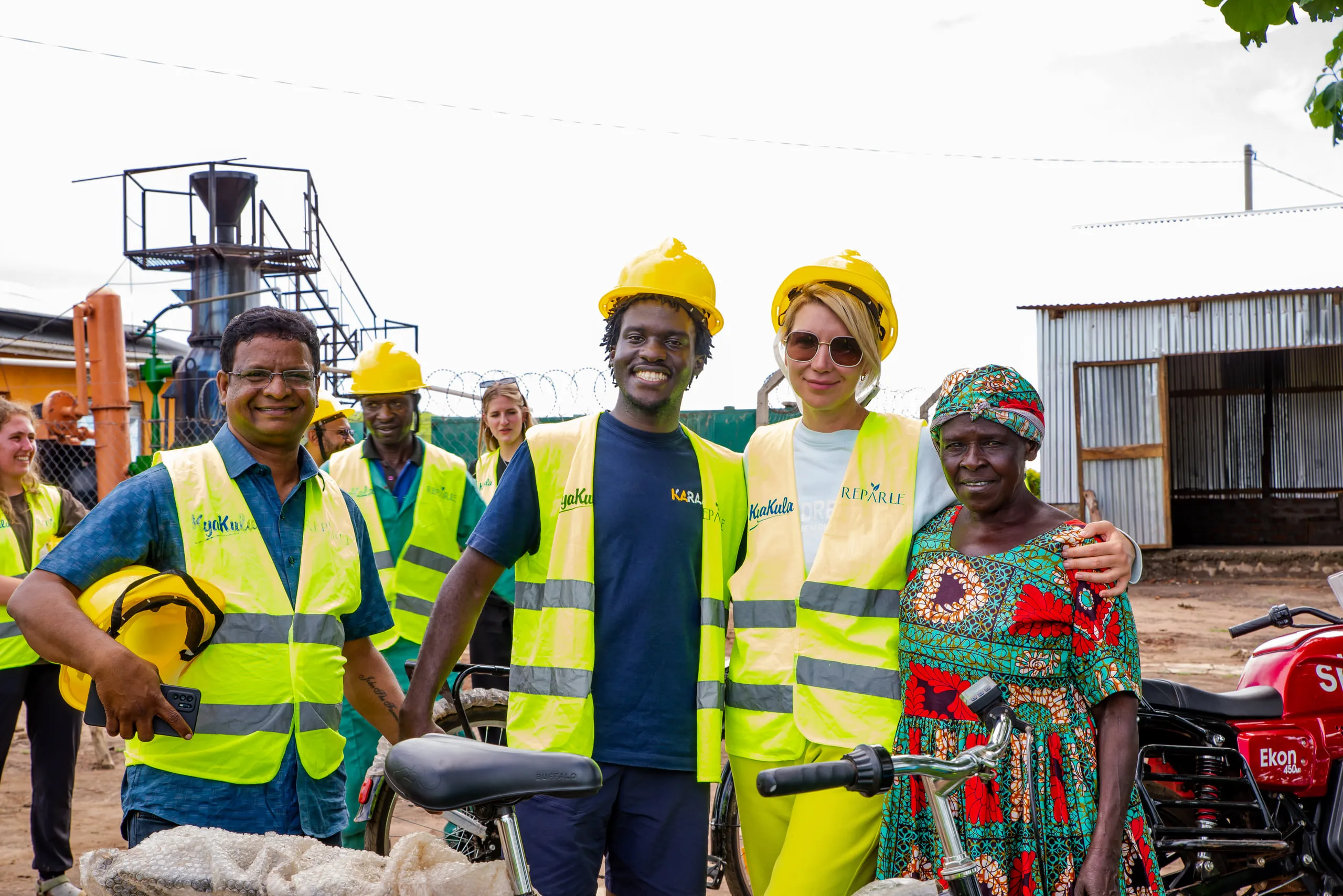Mandulis Energy staff with community members at Got Ngur